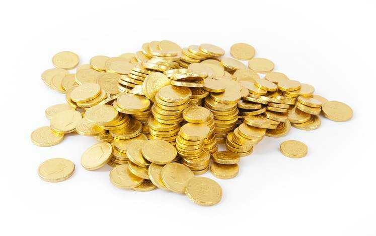 złote monety na stole